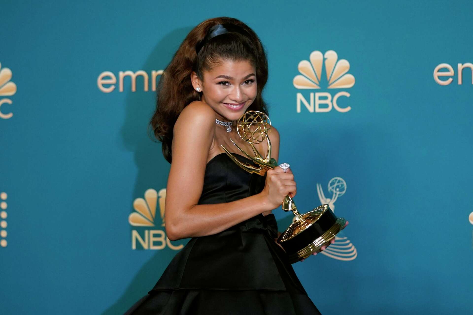 Zendaya, 'Succession' and 'The White Lotus' win big at 2022 Emmy Awards Zendaya, 'Succession' and 'The White Lotus' win big at 2022 Emmy Awards