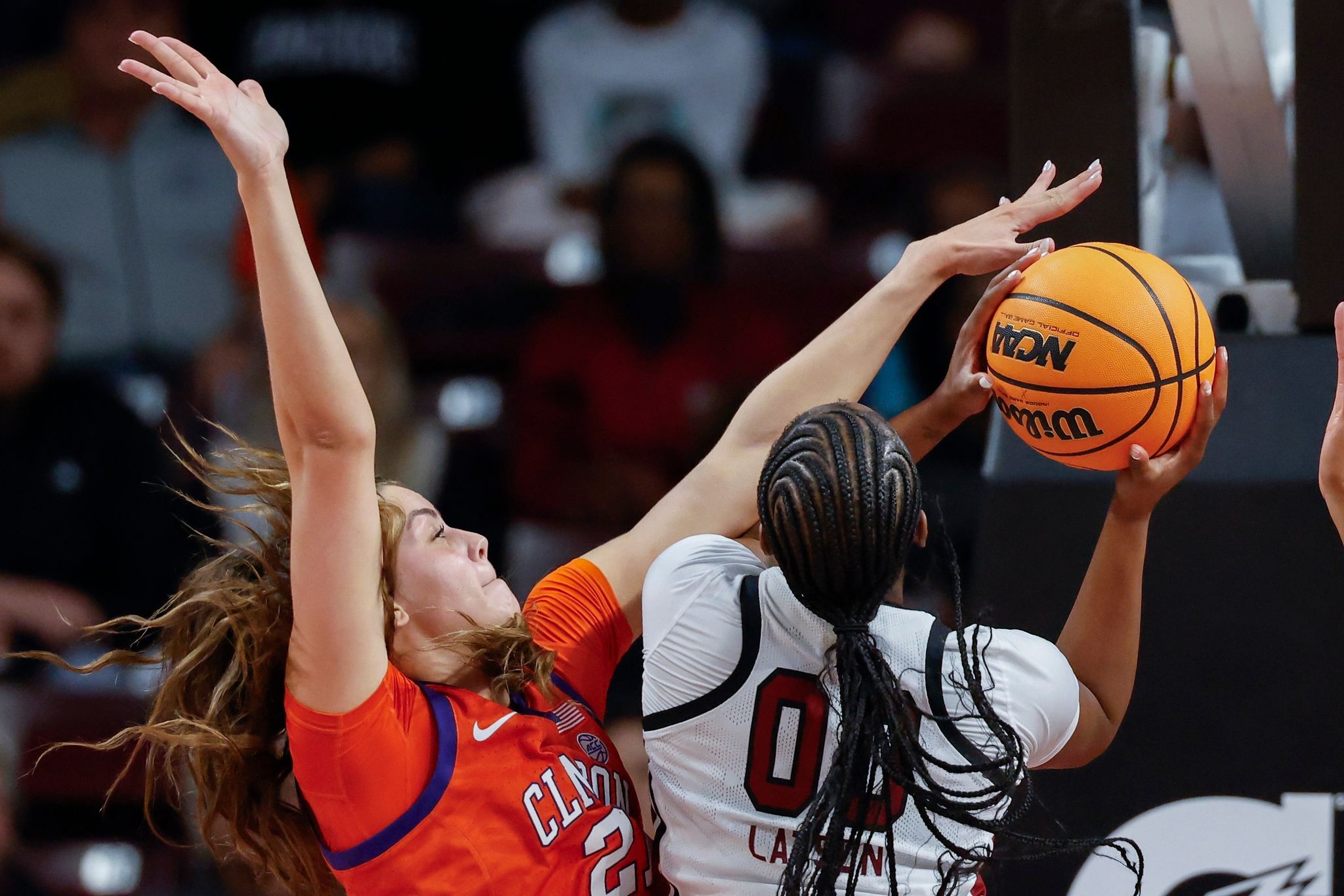 No. 2 South Carolina beats rival Clemson 65 37
