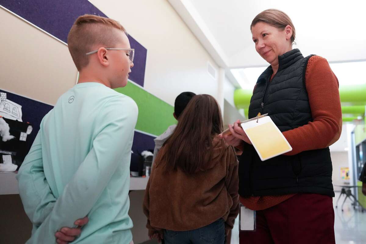 Amy Graham uses flash card to test students as they wait to go back to the classroom during a bathroom break at Crosby Elementary School in Crosby, Wednesday, Nov. 12, 2025. Crosby ISD is the ninth most improved school district in the Greater Houston area, according to Children At Risk's annual rankings.