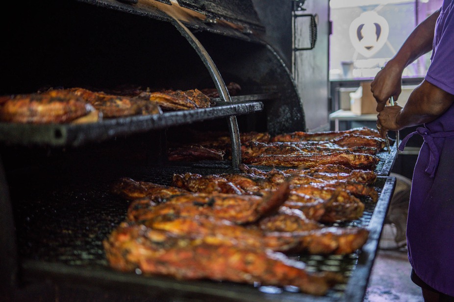 Texas barbecue joint to give away 700 Thanksgiving meals - MySA