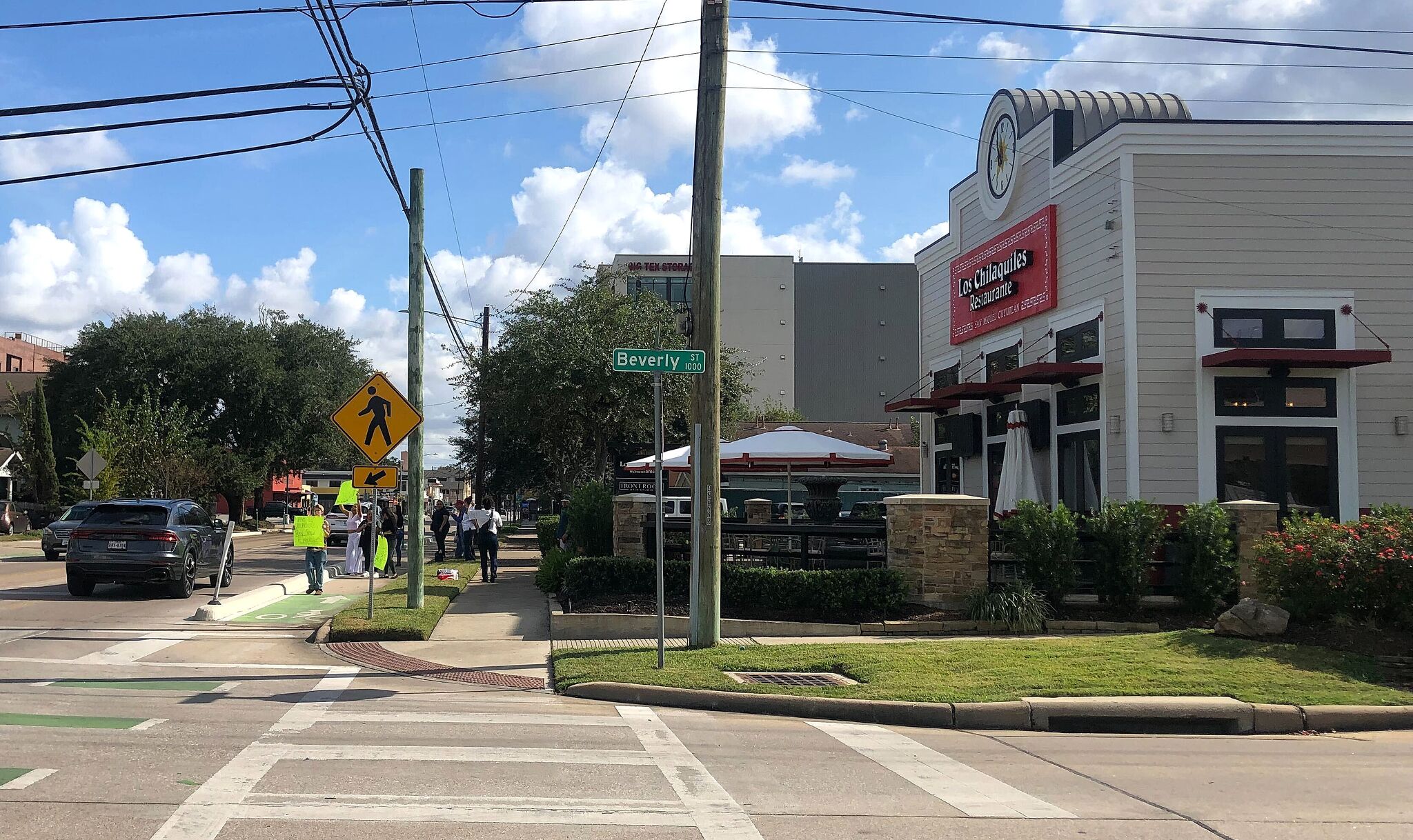 chron.com - John Henry Perera - Houston restaurant workers publicly protest alleged unpaid wages