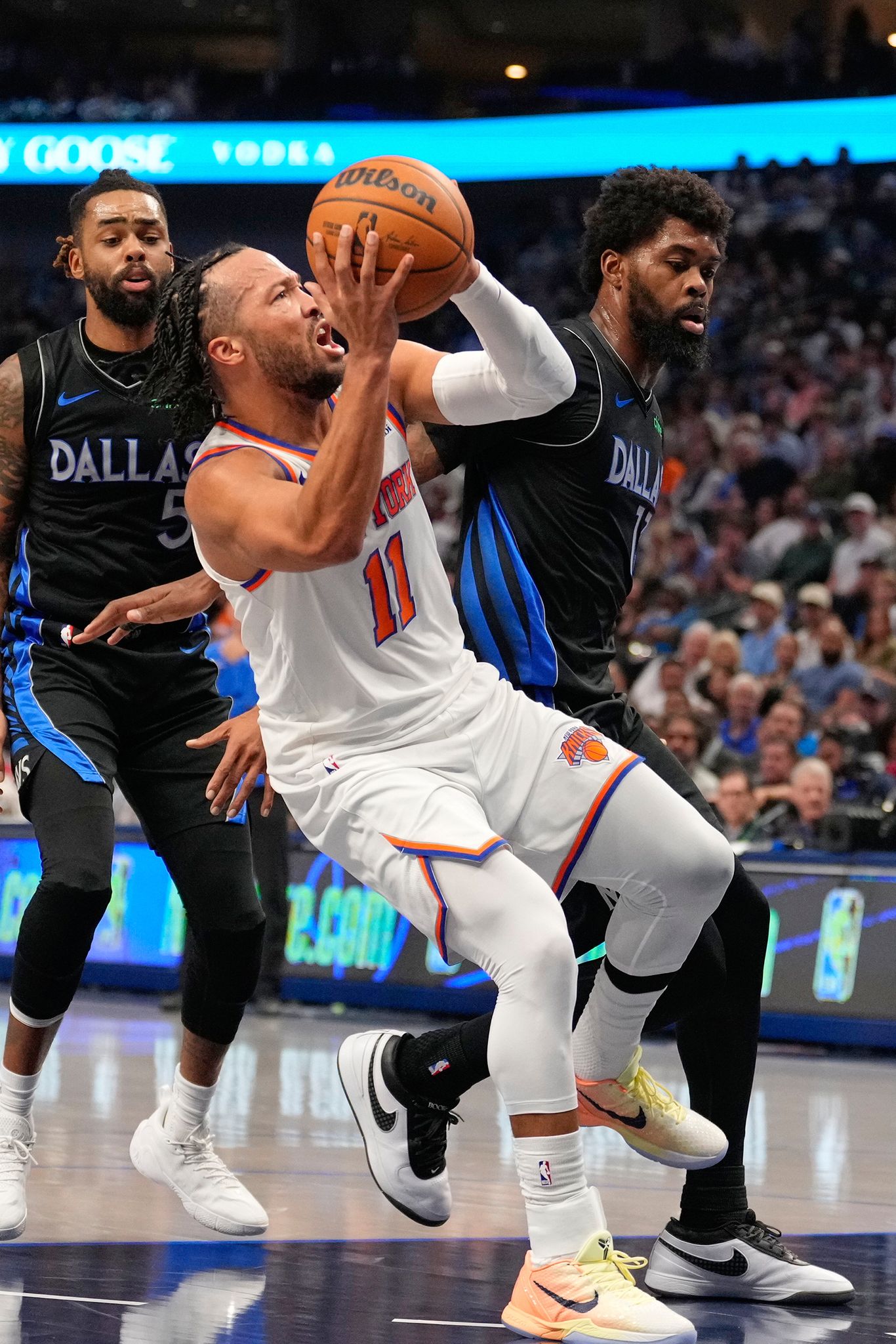 Brunson #39 s 28 points Shamet #39 s late heroics push Knicks past Mavericks