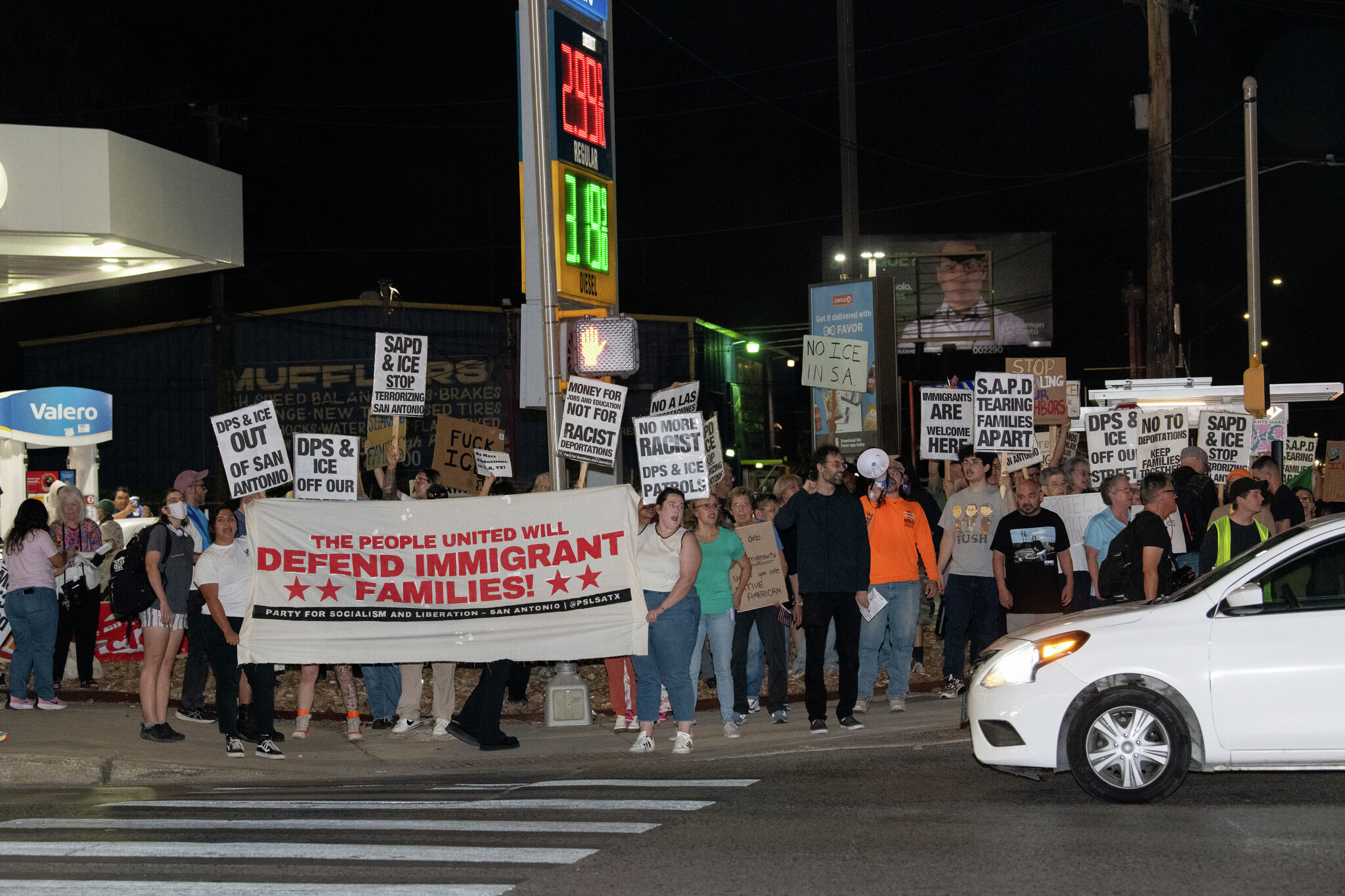 Senado responde a amenazas militares de Trump contra Venezuela con votación  sobre poderes de guerra, image size:2048x1365