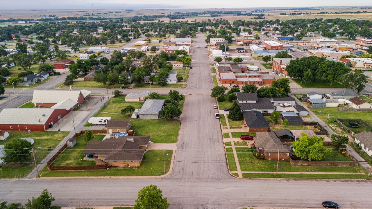 The Old Farmer's Almanac Predicts a Warm and Dry Winter for Most Kansas Homeowners