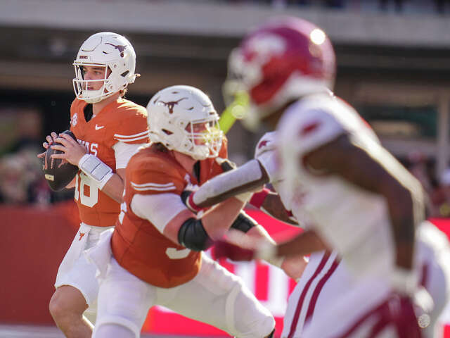 Texas football: QB Arch Manning shows resolve as Longhorns face A&M
