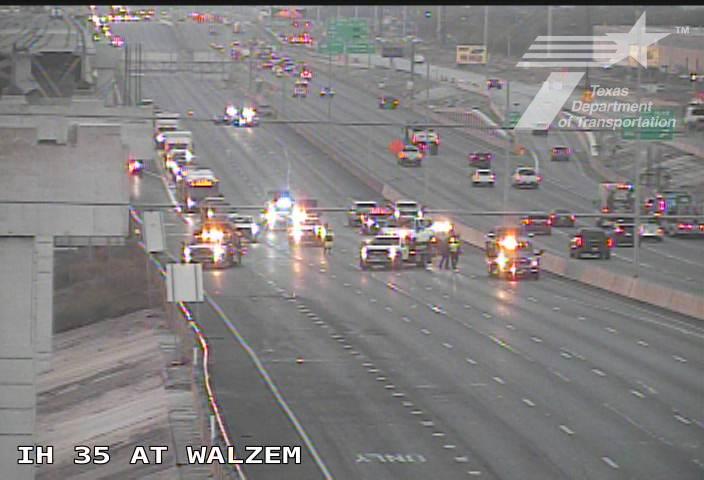 TxDOT: Major rollover crash shuts down part of I-35