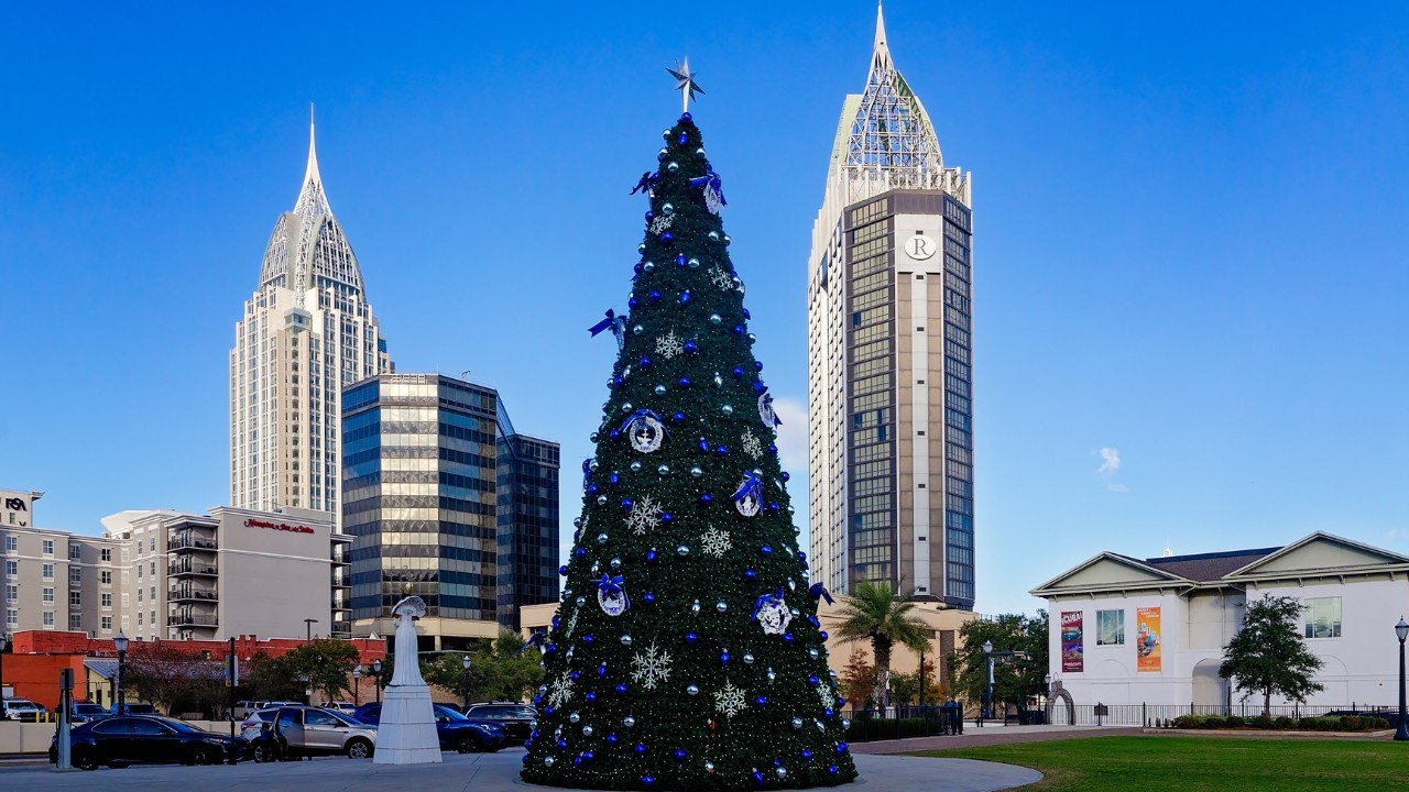 The Old Farmer's Almanac Predicts a Warm and Dry Winter for Most Alabama Homeowners