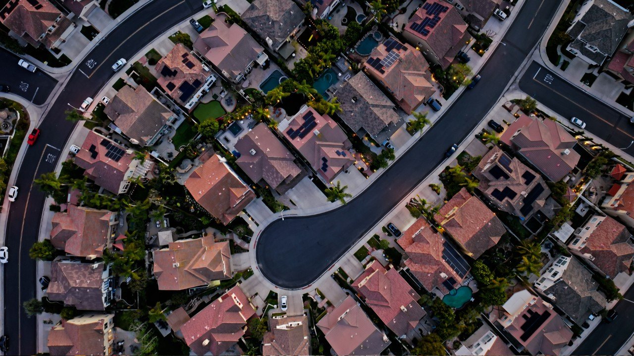 The Old Farmer's Almanac Predicts a Mild and Wet Winter for Most California Homeowners