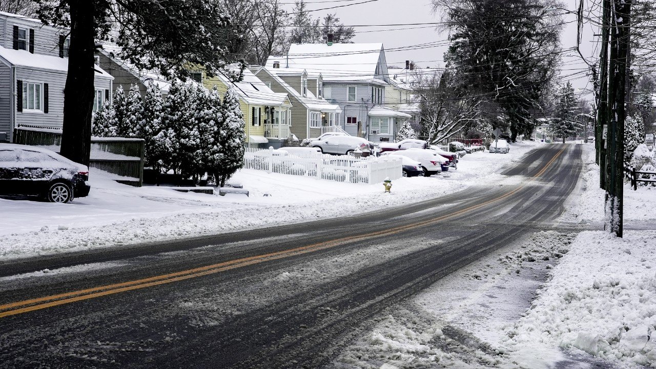 The Old Farmer's Almanac Predicts a Mild and Dry Winter for Most Connecticut Homeowners