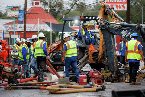 Water leak affecting Broadway north of downtown, SAWS says