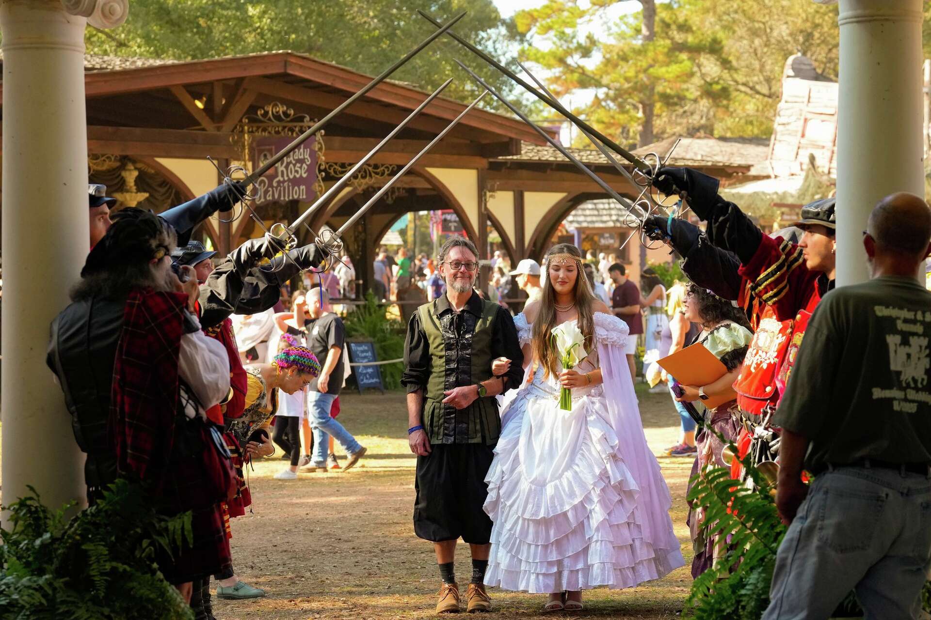 What a Texas Renaissance Festival wedding is really like