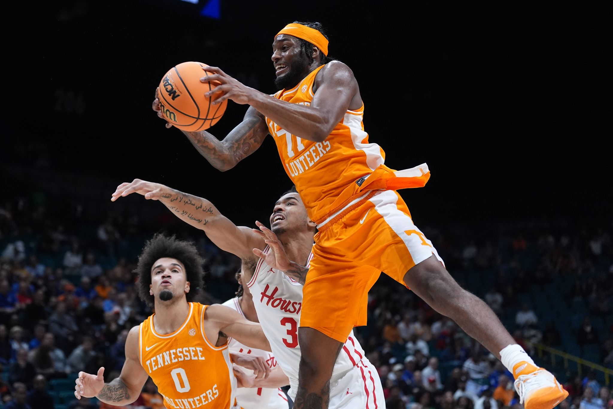 No. 17 Tennessee upsets No. 3 Houston 76-73 in Players Era Championship