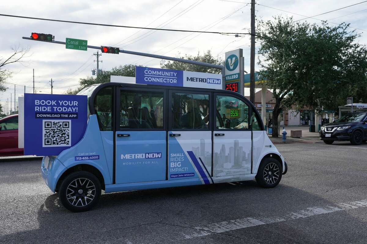 An Evolve shuttle is photographed in Second Ward in Houston, Wednesday, Nov. 26, 2025.