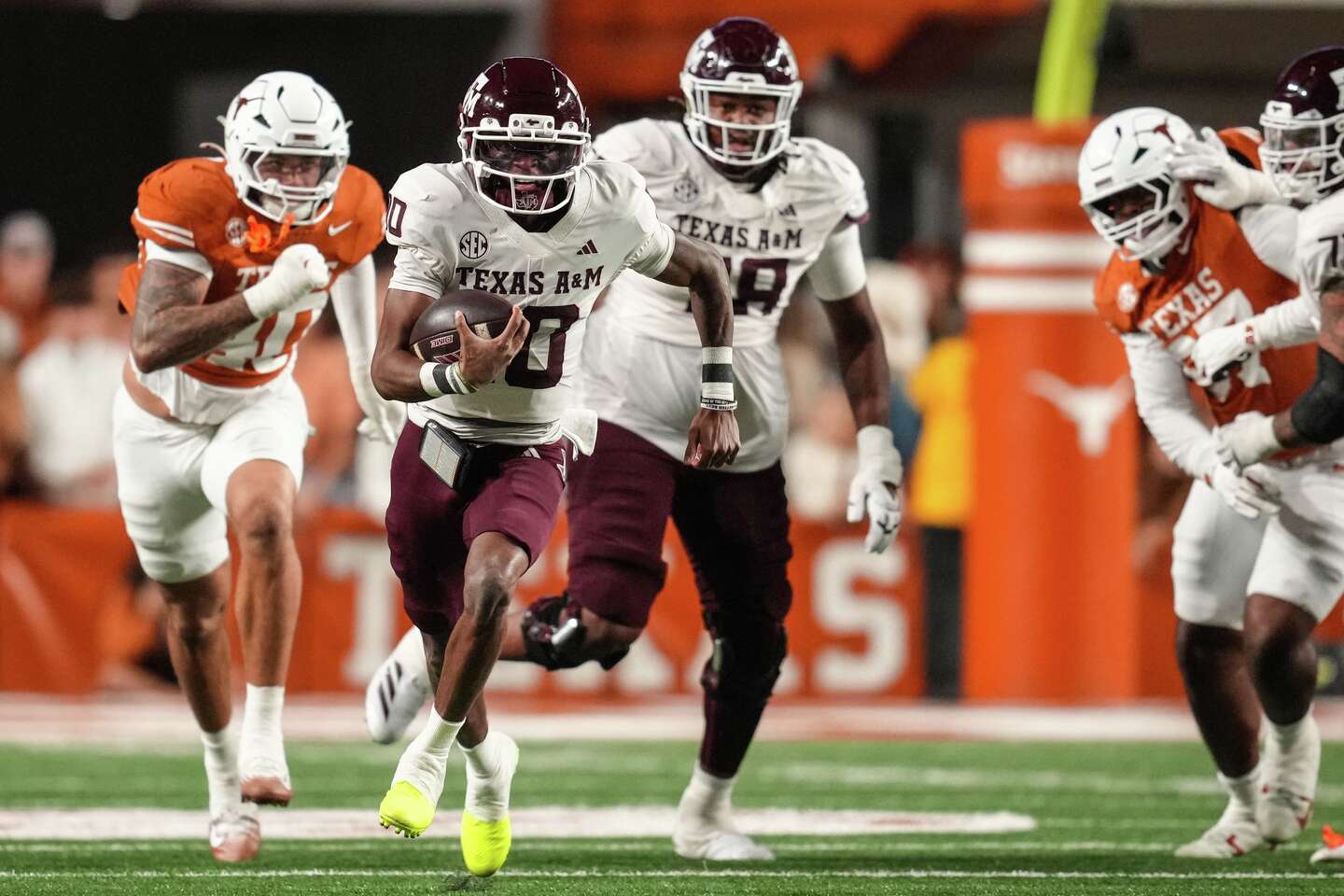 Marcel Reed Injury Texas A&M QB Marcel Reed suffers injury against Texas, returns to game