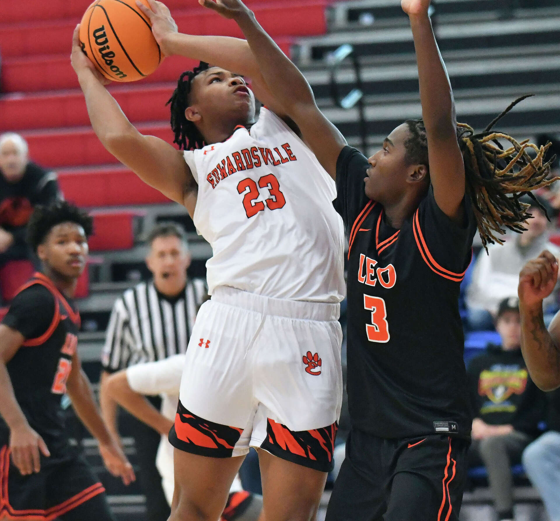 Edwardsville boys basketball drops first game of season to Chicago Leo