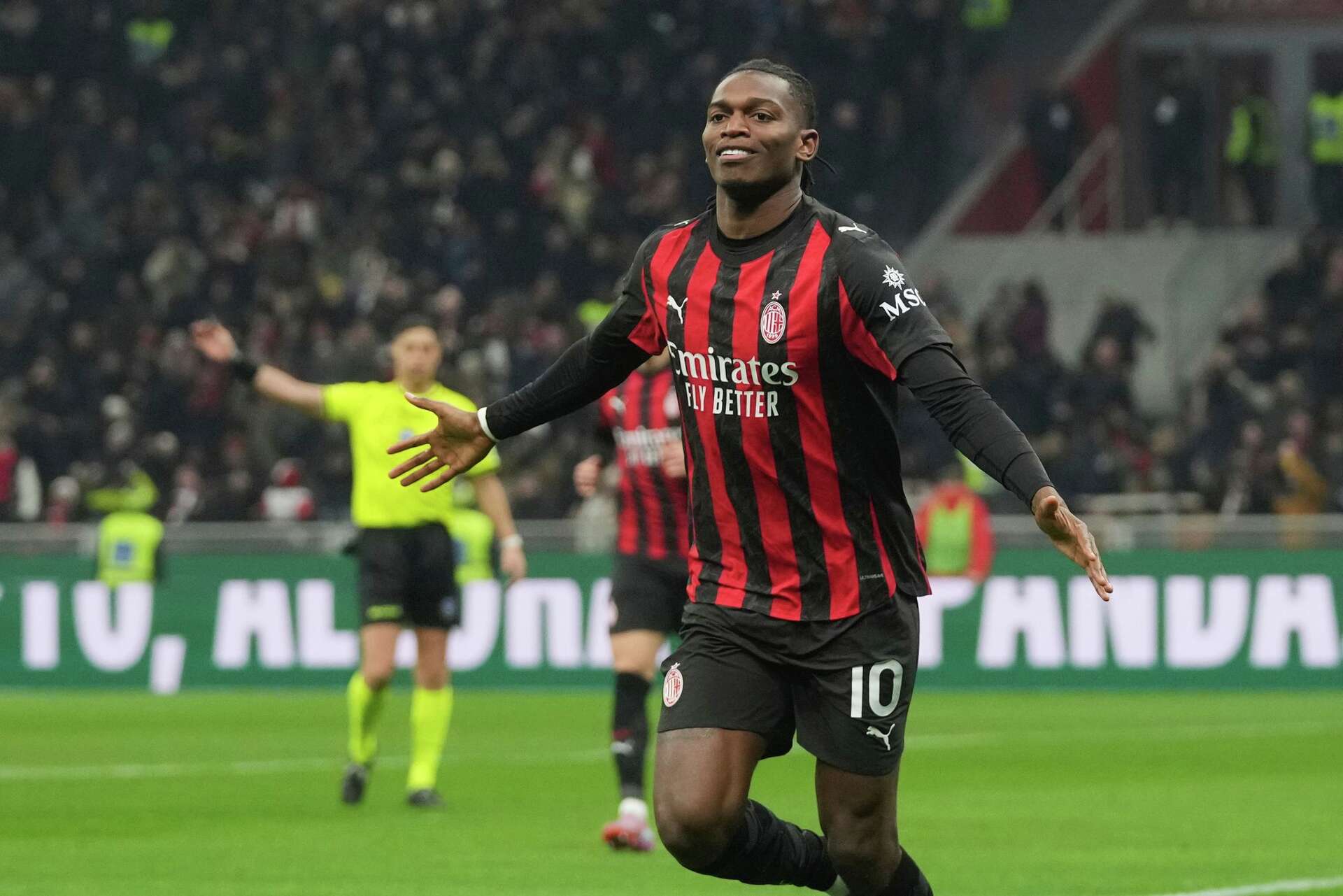 AC Milan edges Lazio to top Serie A and Yildiz nets two for Juventus, image size:1920x1281