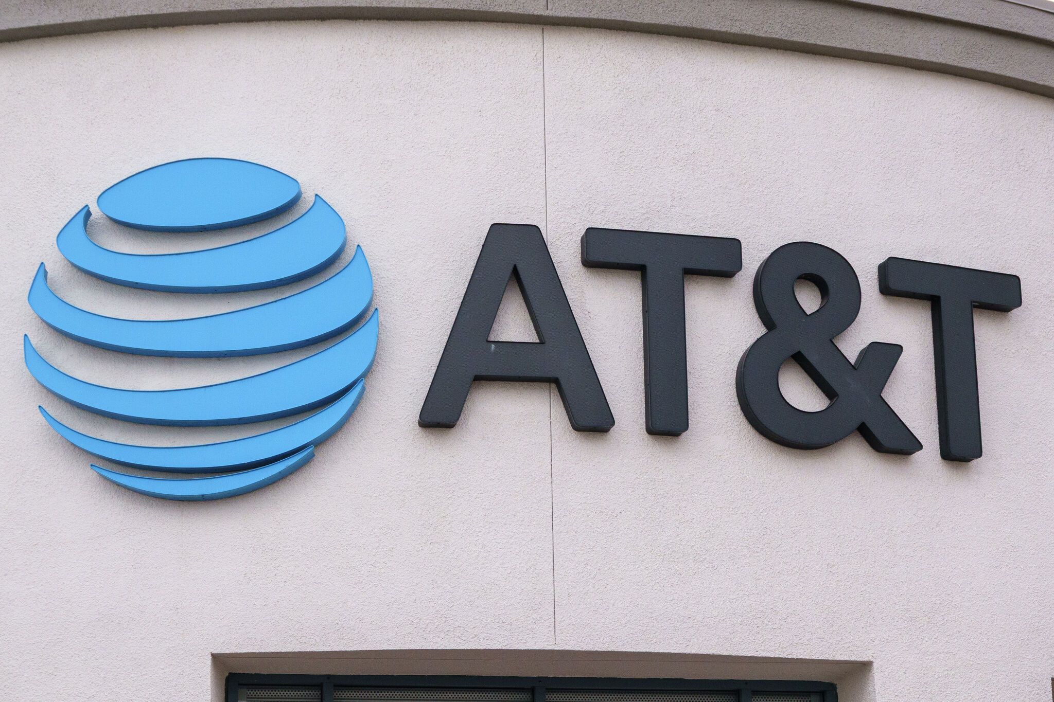 AT&T data breach settlement: deadline in 2 weeks to claim $7,500