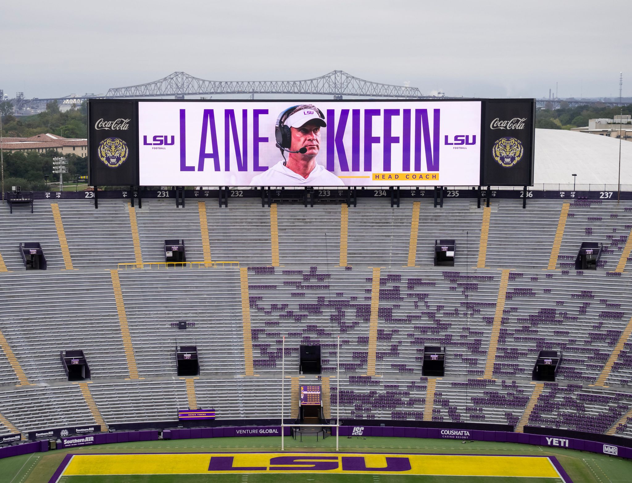 LSU's football coach is inadvertently helping Ted Cruz pass college sports reforms