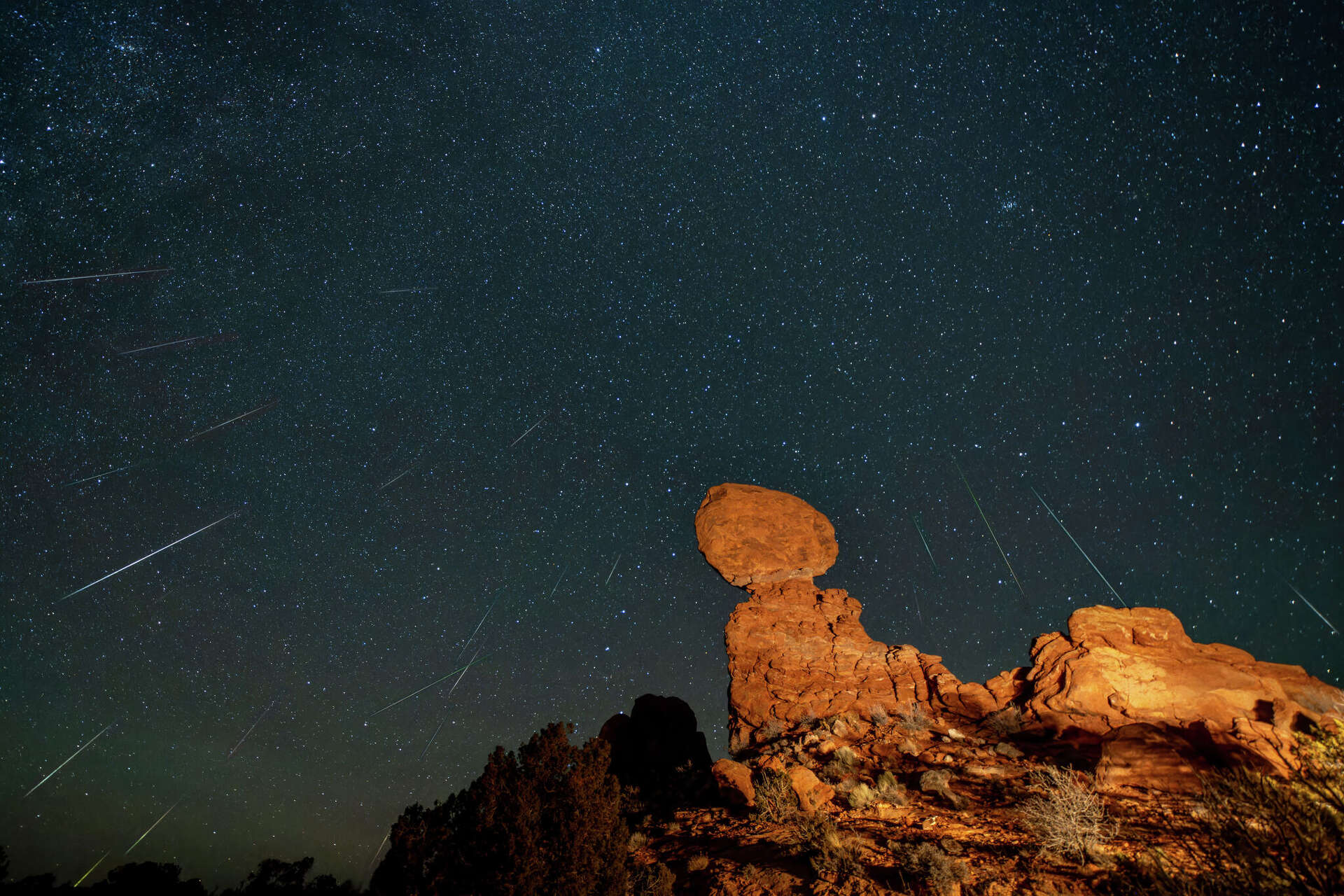 December skywatching: Geminids, Moon–Jupiter and Comet 3I/ATLAS