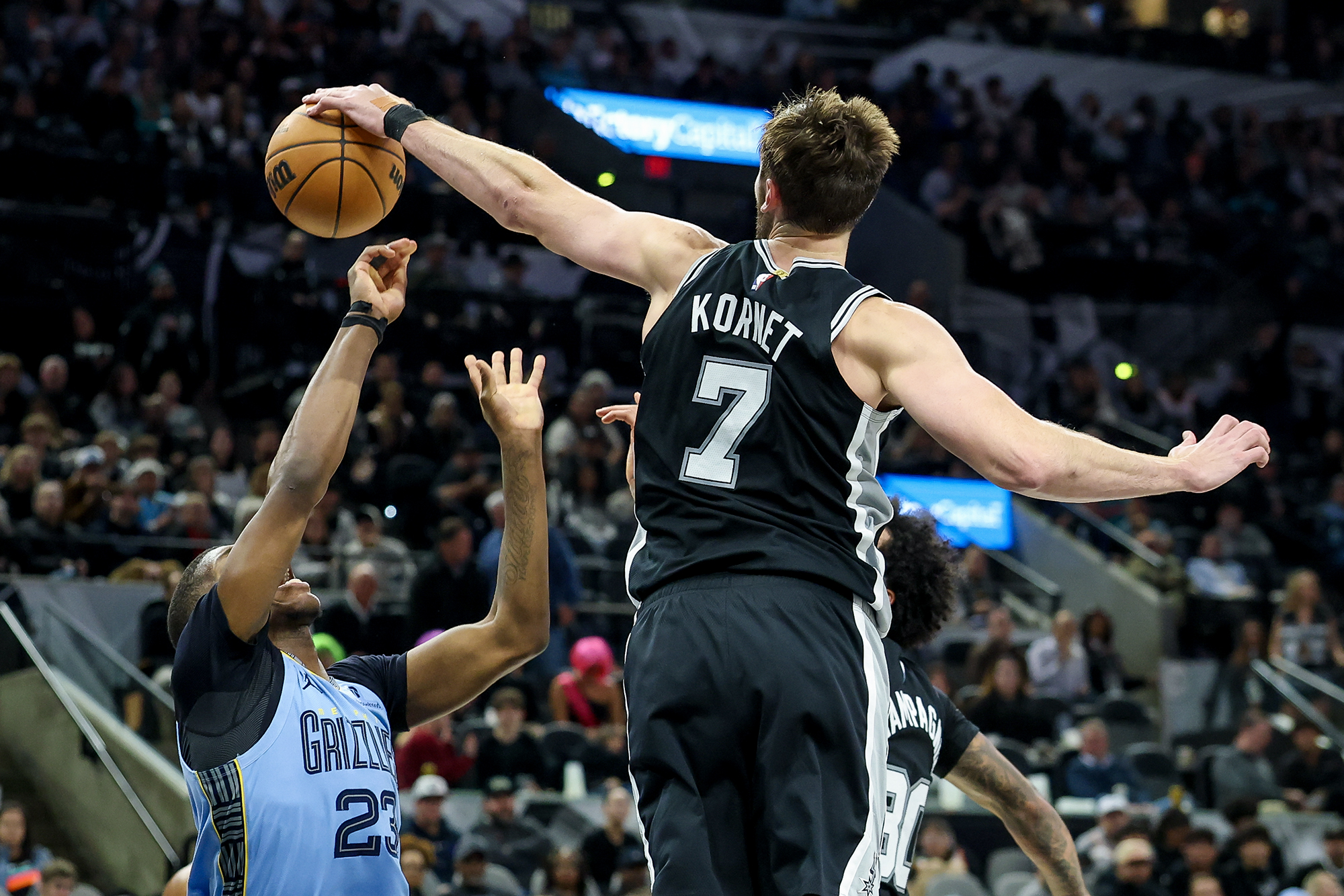 Who will start for the Spurs with Luke Kornet out?