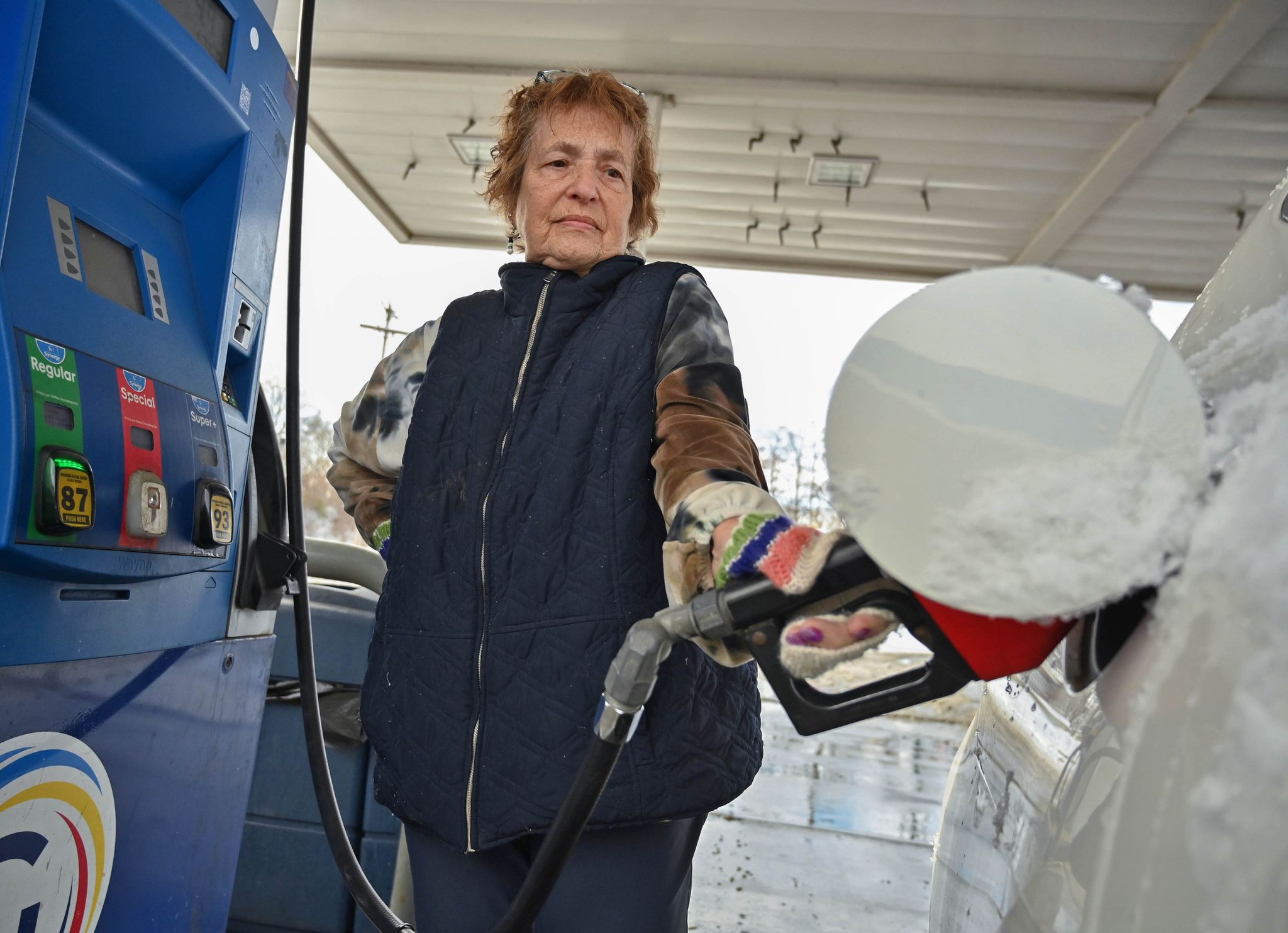 Gas prices drop below $3 at some Capital Region spots