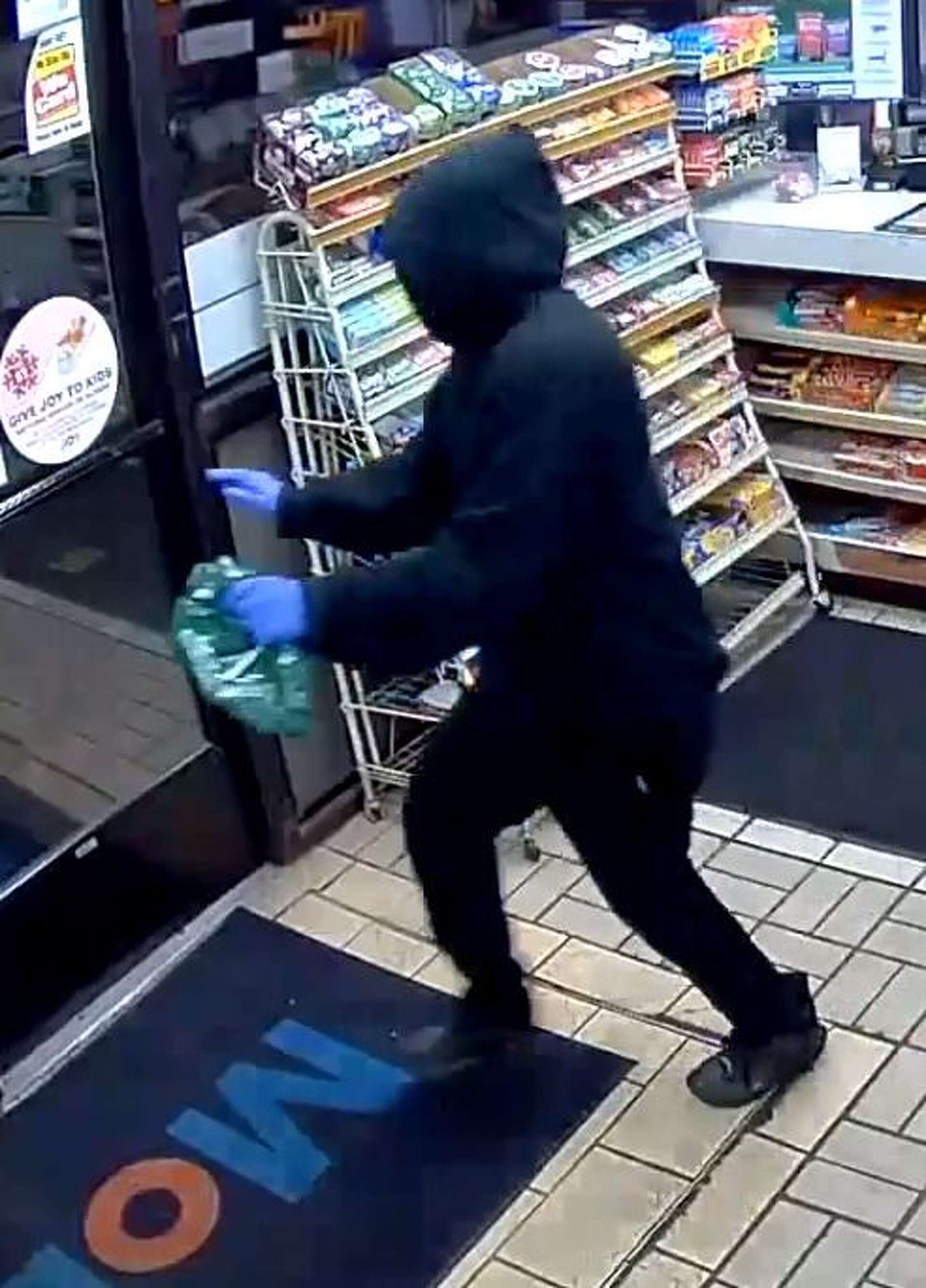New London police: Man robbed gas station at gunpoint
