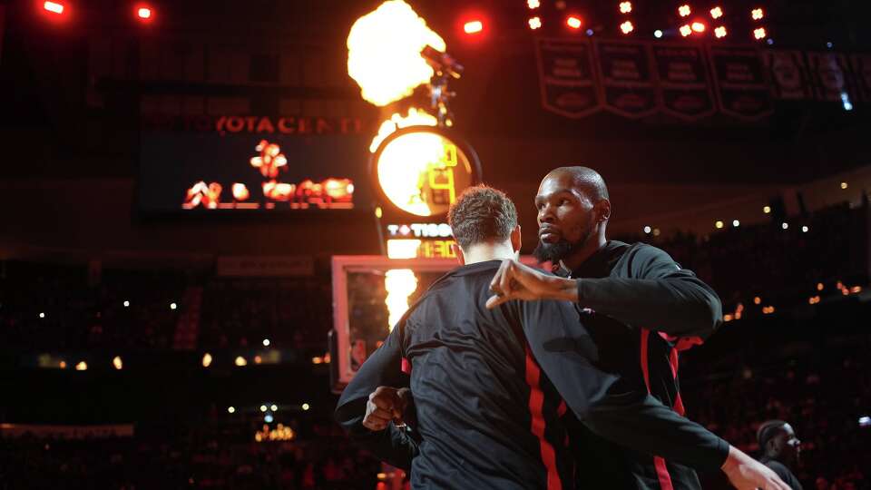 Houston Rockets center Alperen Sengun (28) and forward Kevin Durant (7) chest bump during introductions before the team takes on the Sacramento Kings at the Toyota Center in Houston on Wednesday, Dec. 3, 2025.
