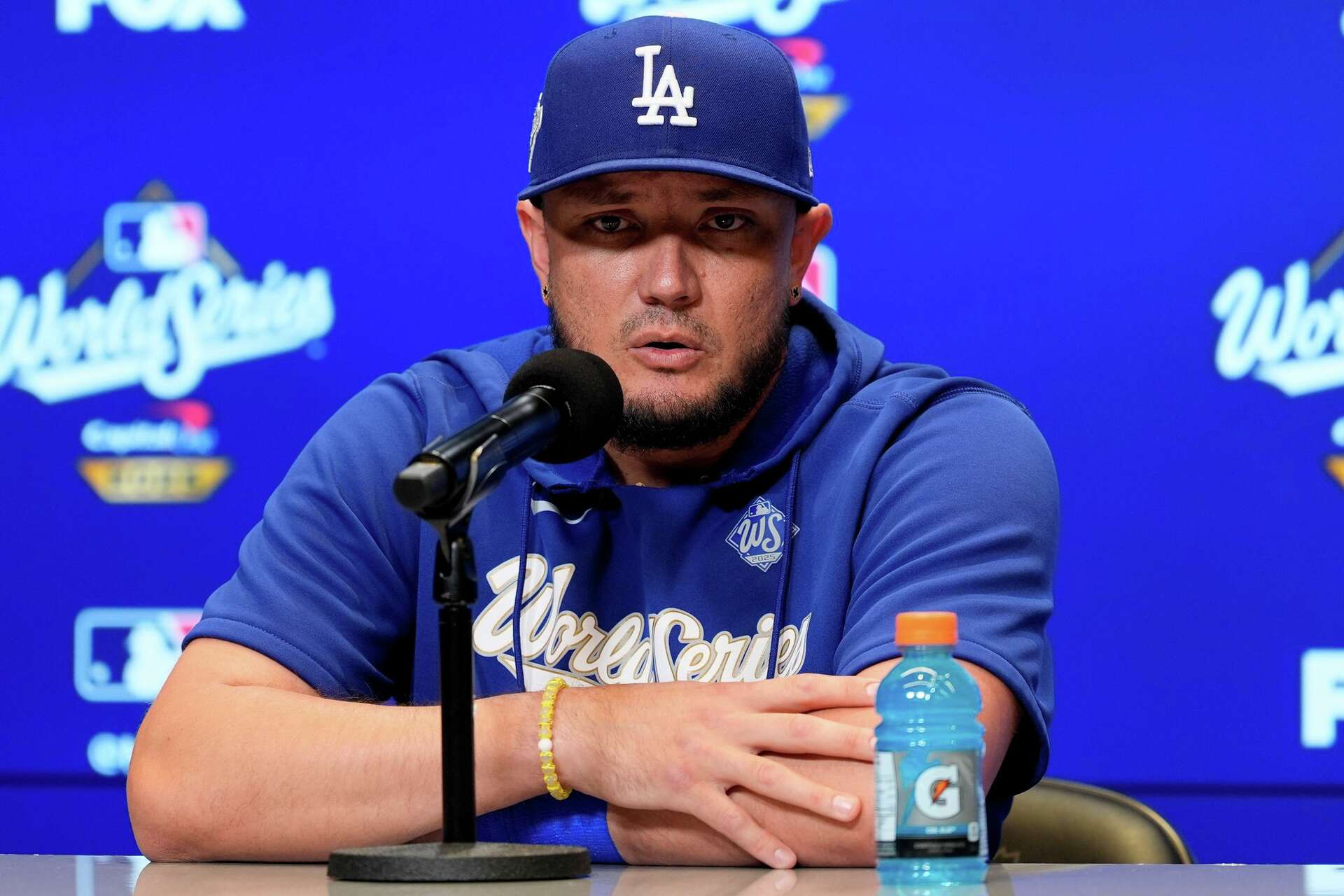 Dodgers re-sign World Series hero Miguel Rojas to 1-year, $5.5 million deal