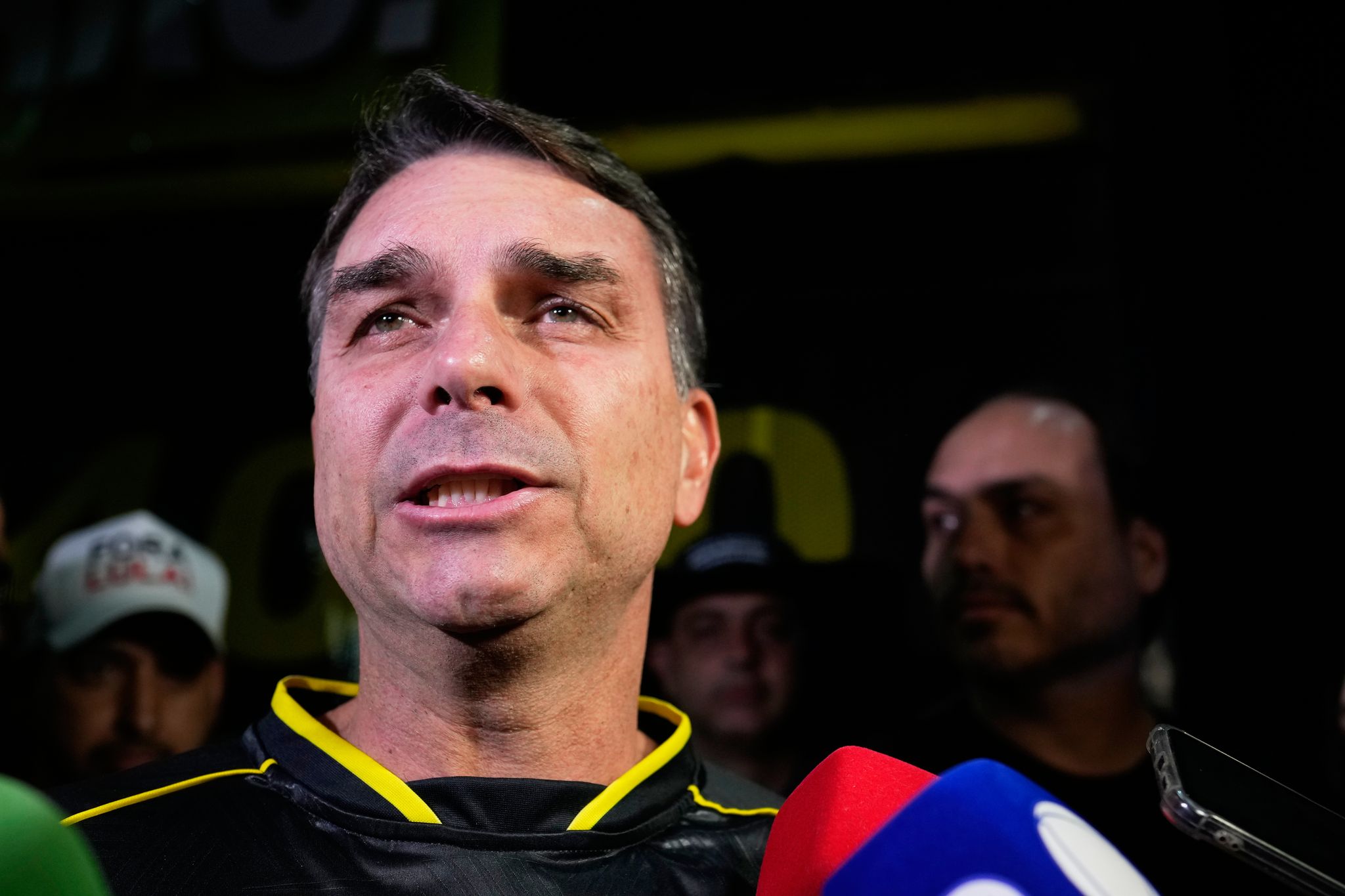 El hijo mayor de Bolsonaro dice que se postulará a la presidencia de ...