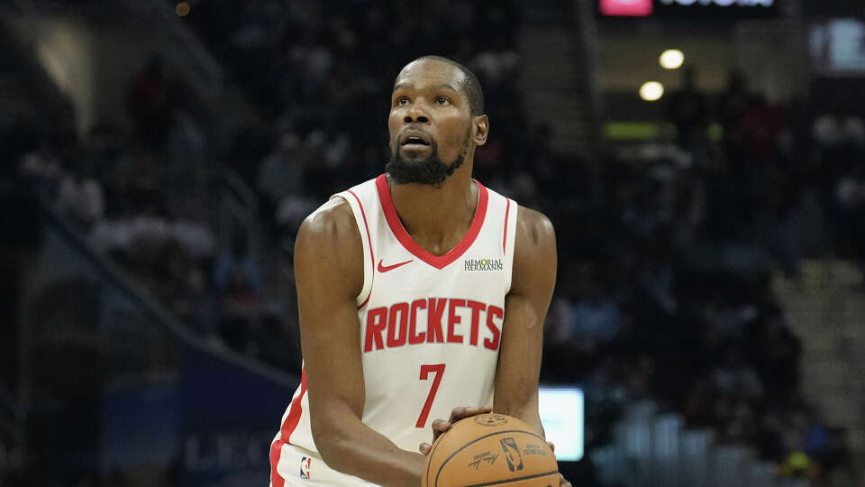 Houston Rockets forward Kevin Durant reached the 31,000-point mark on Friday against Phoenix.