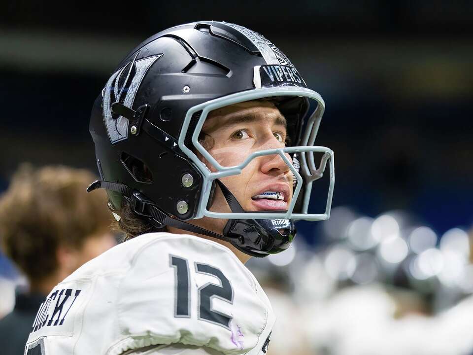 High school football: Vandegrift tops Dripping Springs in Class 6A DII