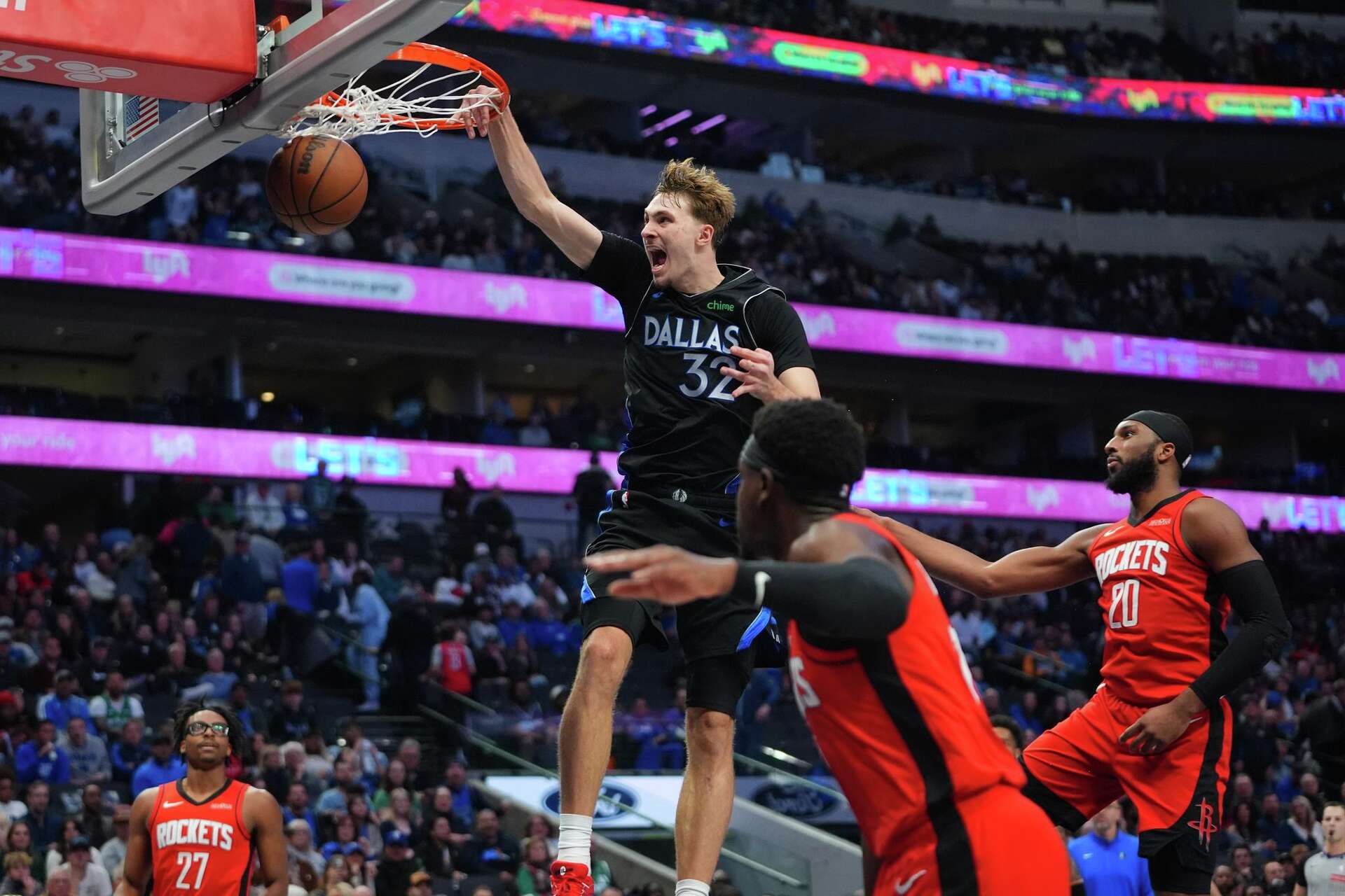 Anthony Davis' huge night helps Lakers win playoff series opener against  Warriors | NBA | The Guardian, image size:1920x1280