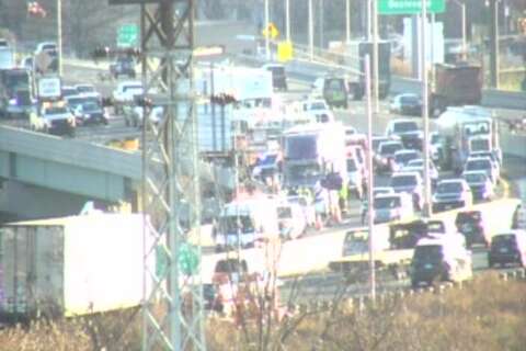 I-95 south in West Haven reopened after 2-car crash, officials say
