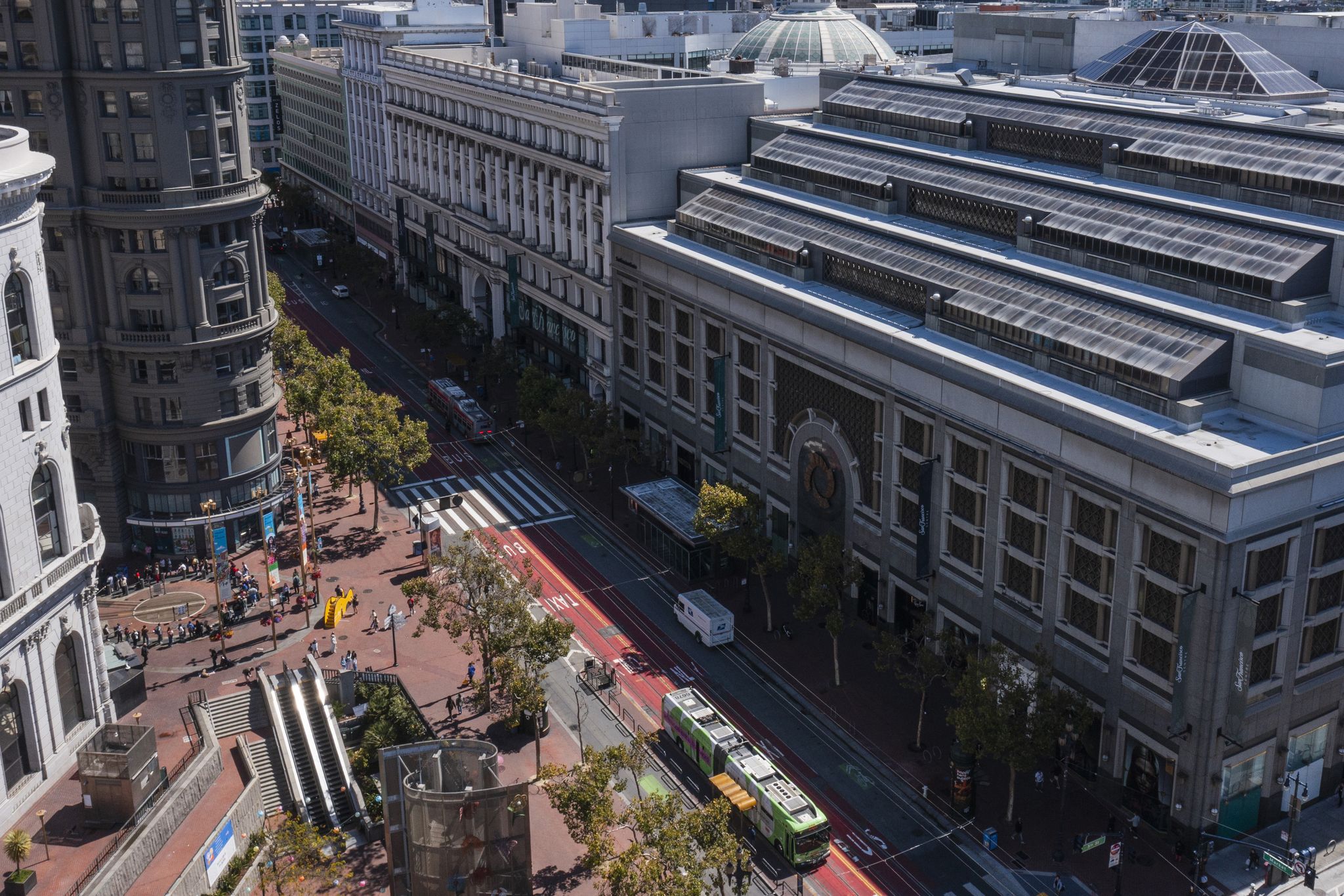 sfchronicle.com - Roland Li - Another retailer to close shop at S.F.'s biggest mall