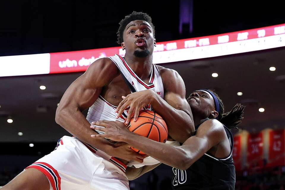 UH basketball: Jacob McFarland debuts for Cougars — at last