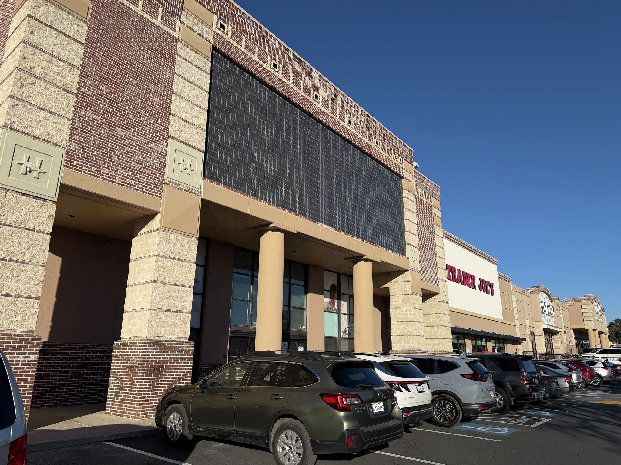 When does Huebner Oaks Barnes & Noble open in San Antonio?
