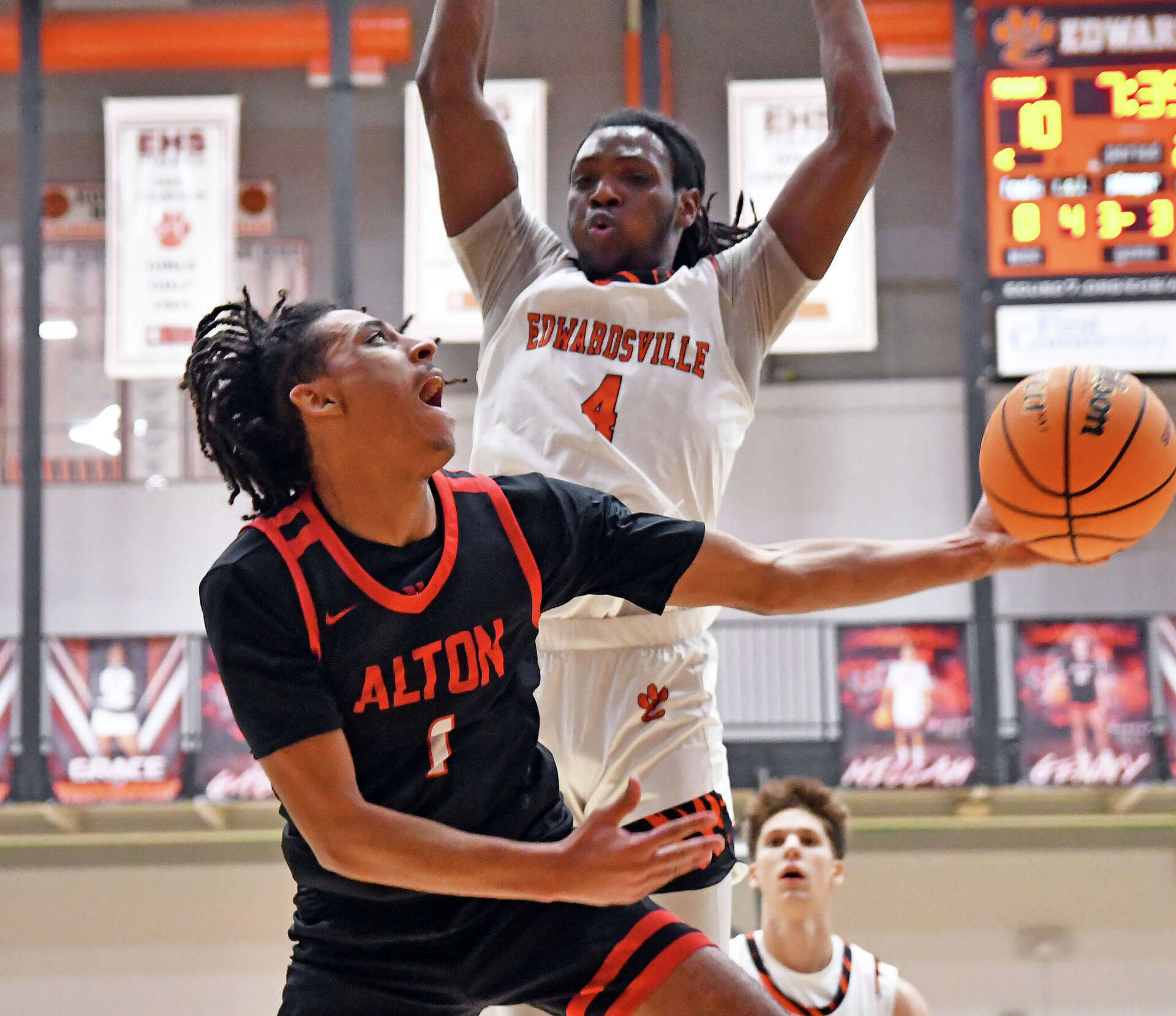 Edwardsville falls to Alton in Southwestern Conference action at EHS