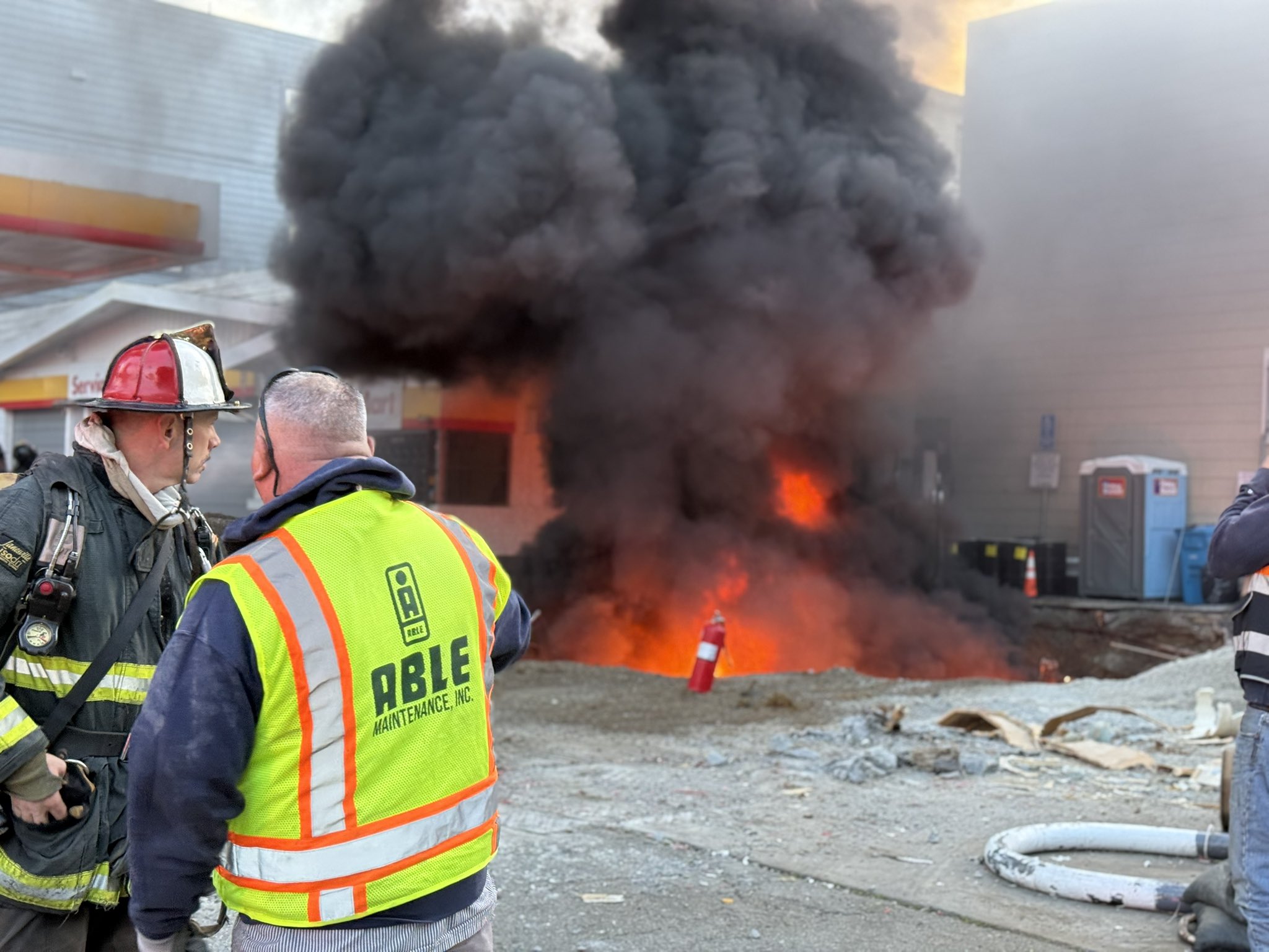 SFFD called to massive gas station blaze in the Mission