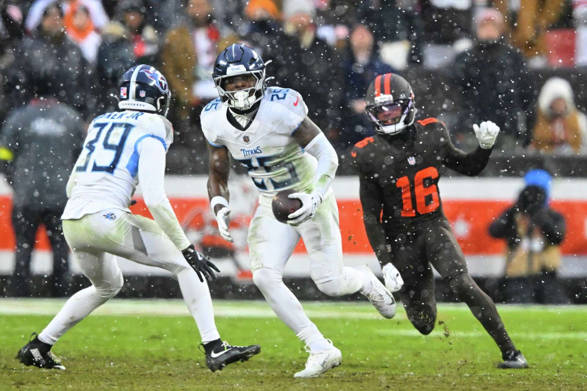 Titans' injury list grows longer with trio of safeties placed on