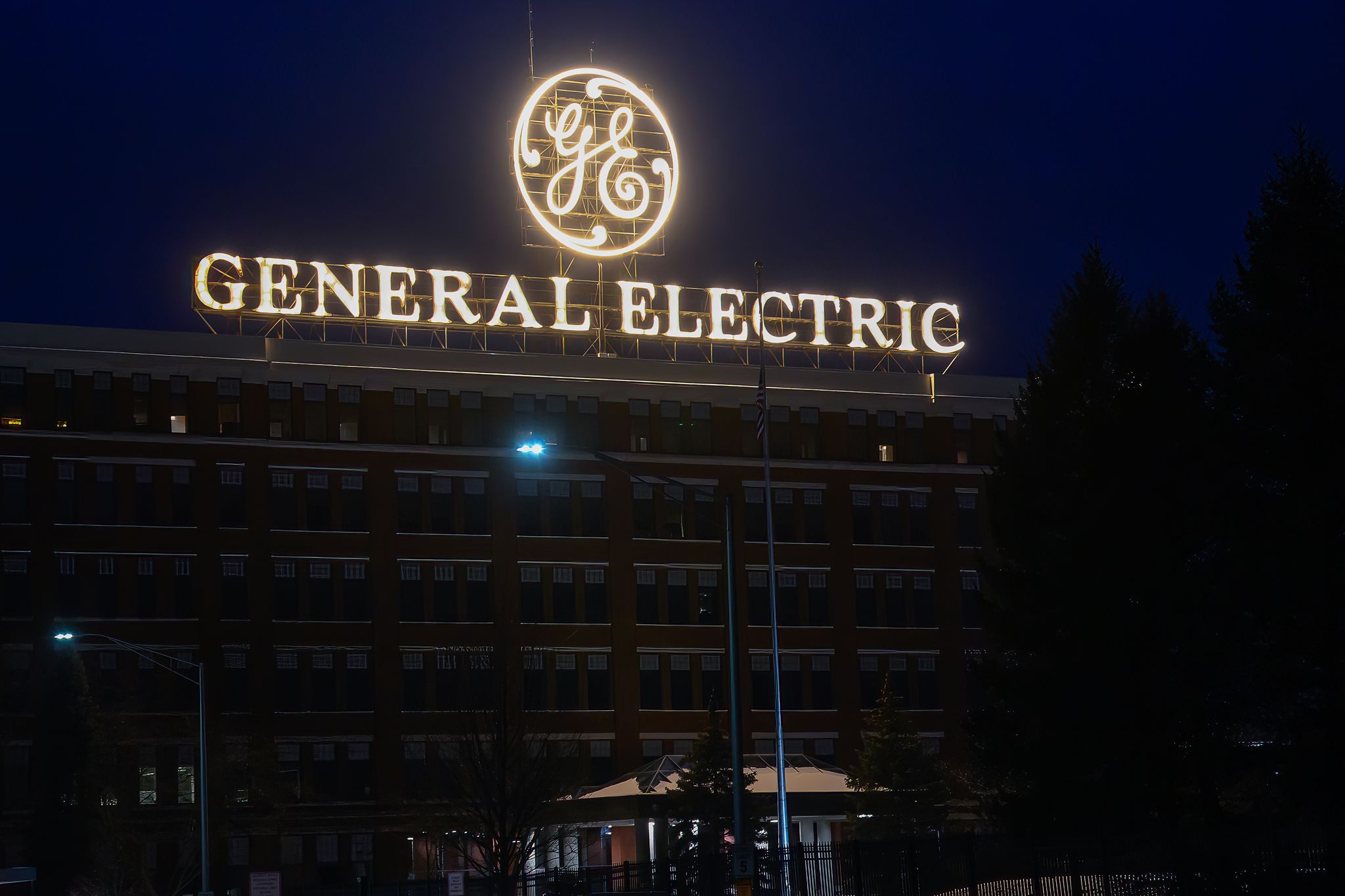 No holiday colors for historic General Electric sign this year