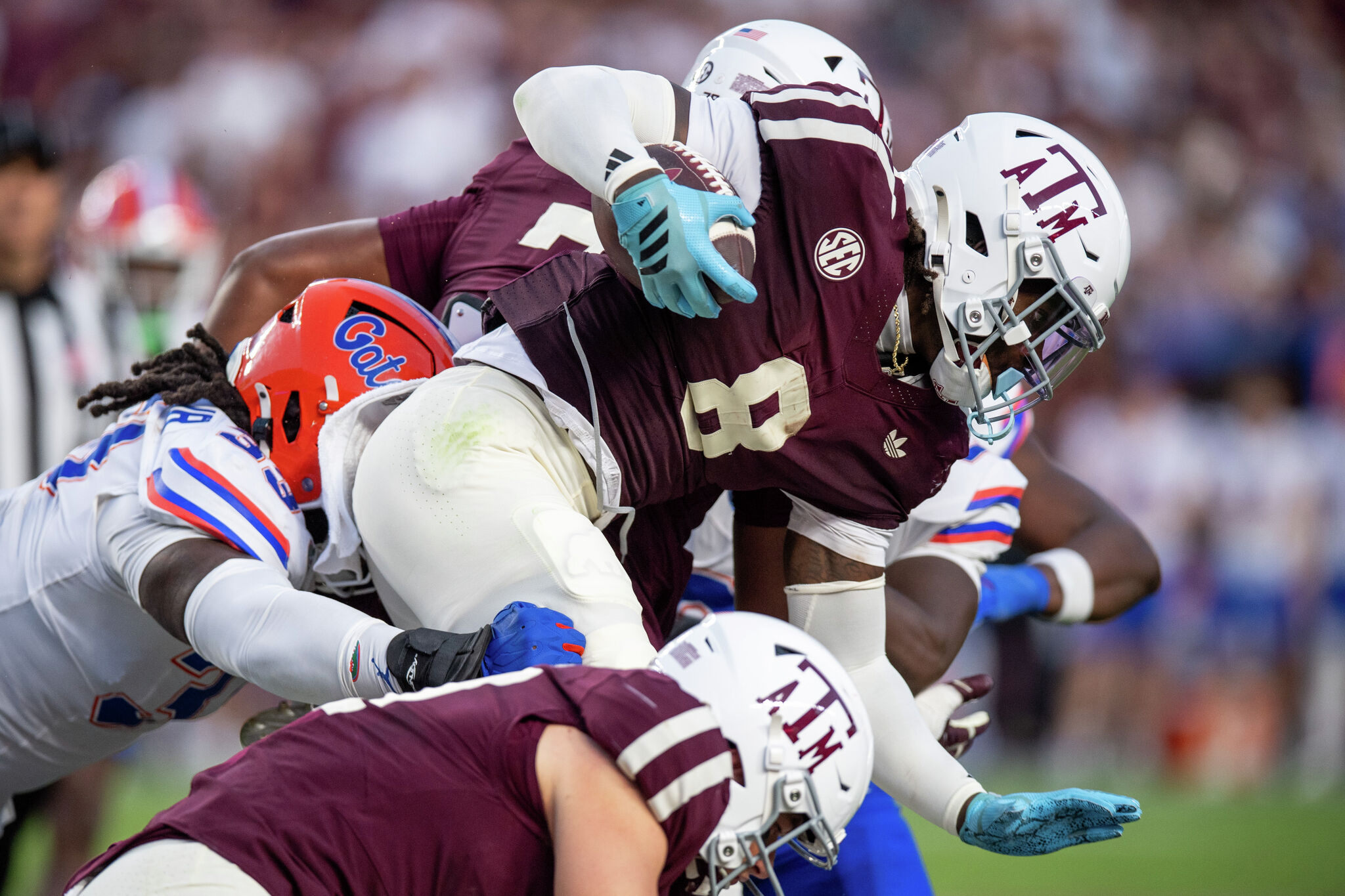 Miami Dolphins: รุ่นใหม่จากทีมเท็กซัสแอมส์ ลีวีออน มอส ผู้เล่นตำแหน่งวิ่งจะแขวนสตั๊ด