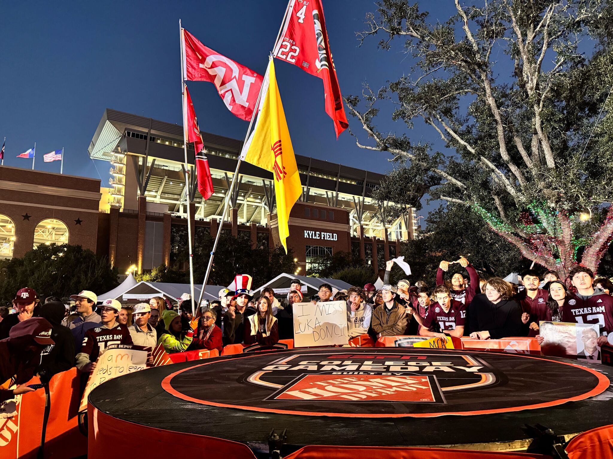 Kirk Herbstreit, his dog and 'College GameDay' come to Texas A&M vs Miami