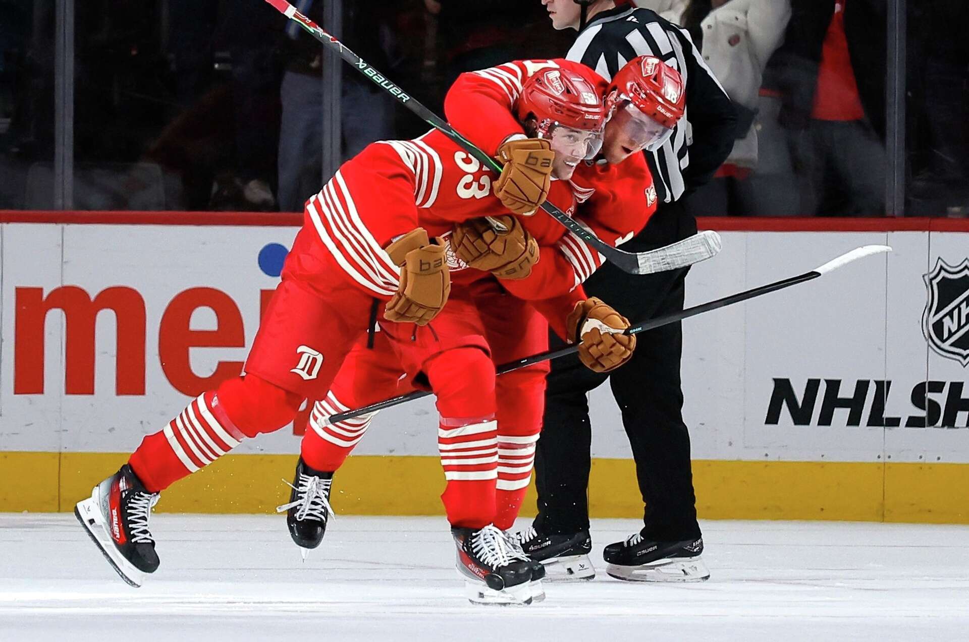 Red Wings outlast Capitals 3-2 in OT to sweep home-and-home series