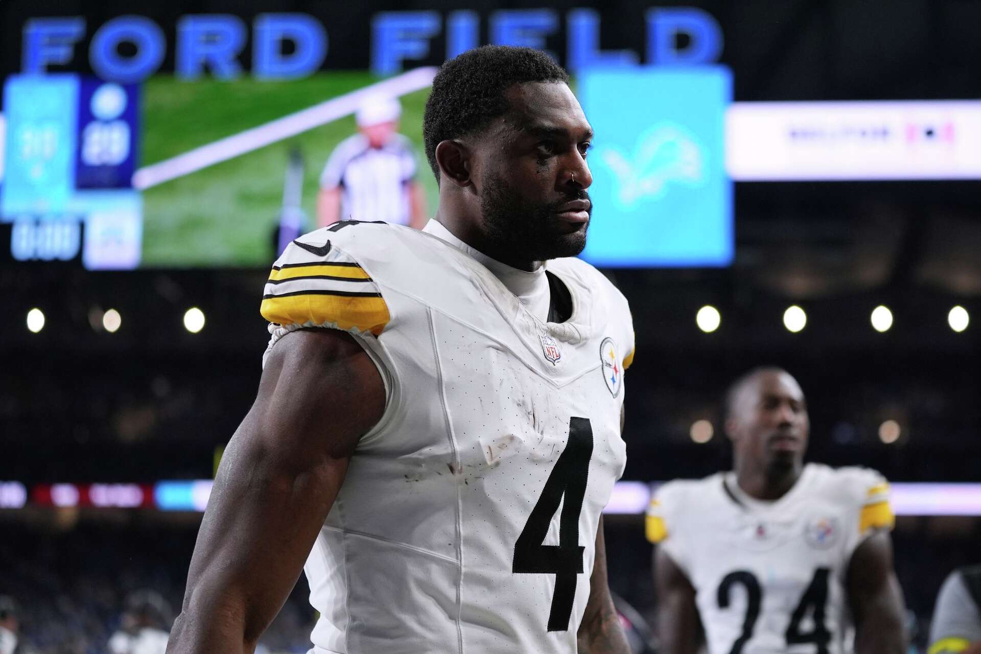 Steelers receiver DK Metcalf swipes at Lions fan leaning over railing in  front row
