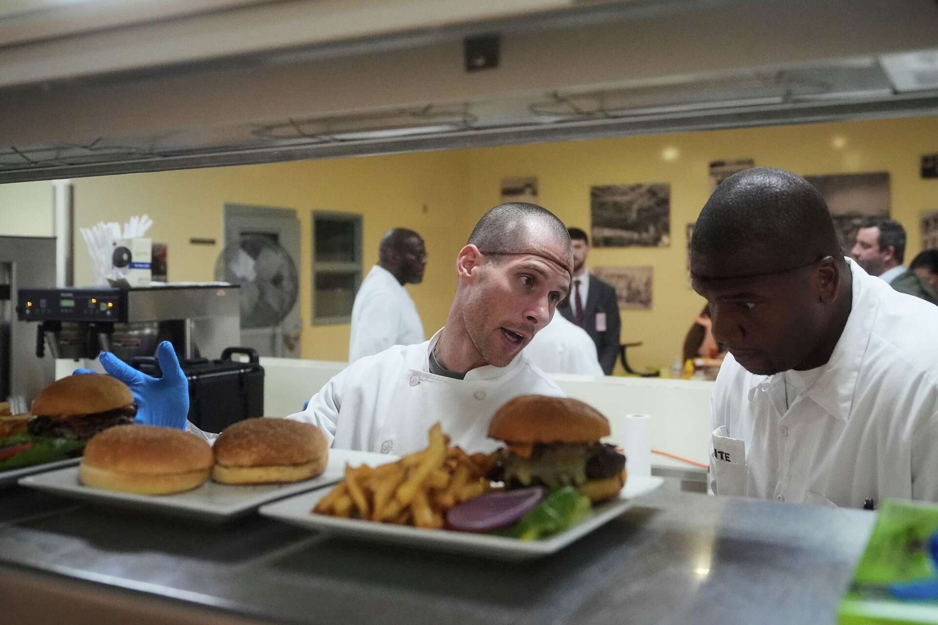 Inside a California prison's restaurant, where workers get a second chance, image size:1920x1280