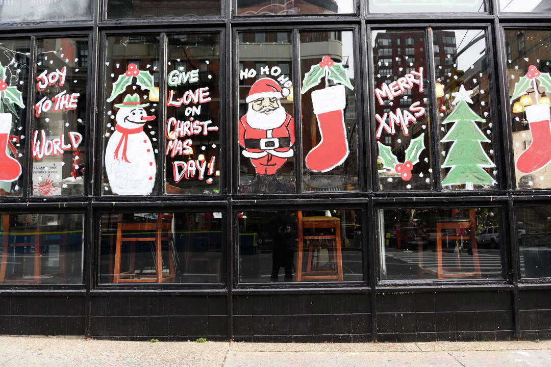 what-stores-are-open-christmas-day-2025-walmart-h-e-b-more-closed