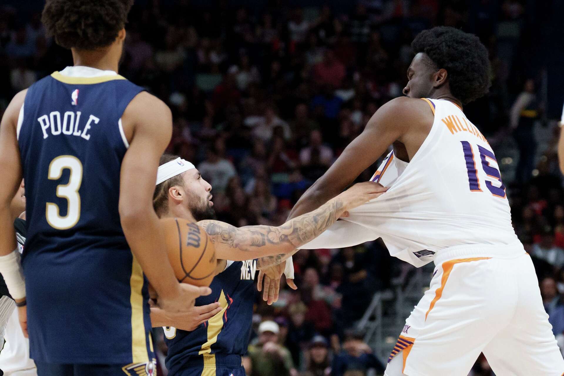 NBA suspends Alvarado and Williams for fight during Pelicans-Suns game