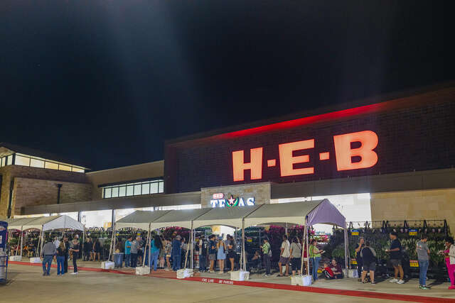 Is H-E-B open right now? Latest store hours by city