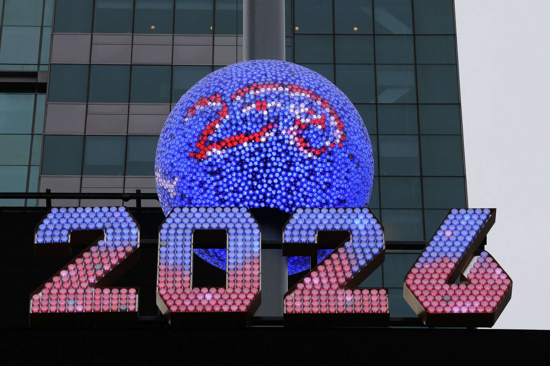 What's open on New Year's Eve, Day? Stock market, banks, stores, more, image size:1920x1280