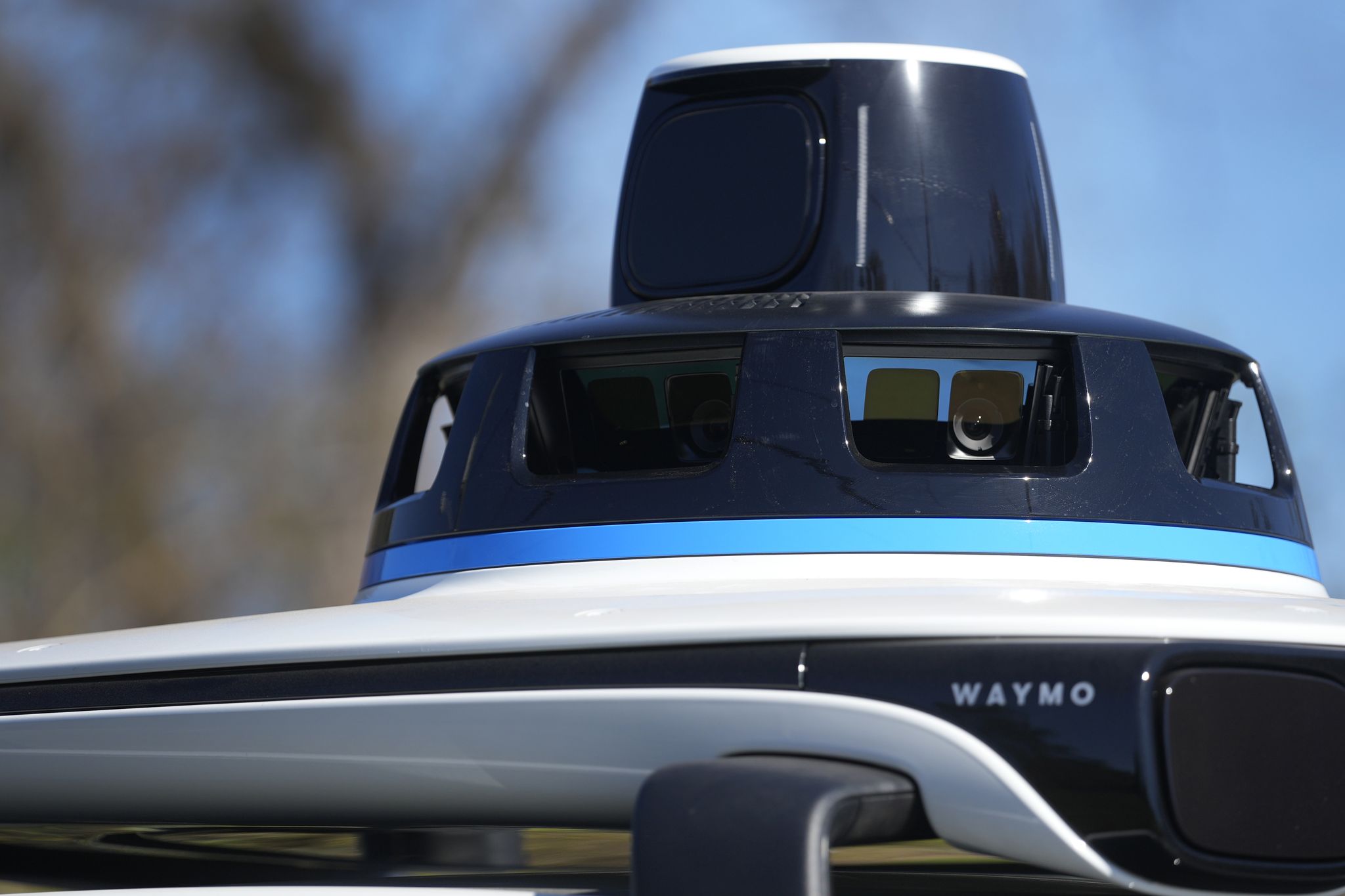 https://s.hdnux.com/photos/01/55/51/63/28744957/3/rawImage.jpg